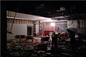 女兒墻拆除時,物業把鋼結構拆除了賣廢品了。妥當嗎