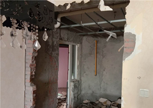 成都華陽鳳凰城二手房拆除，墻面拆除到紅磚。