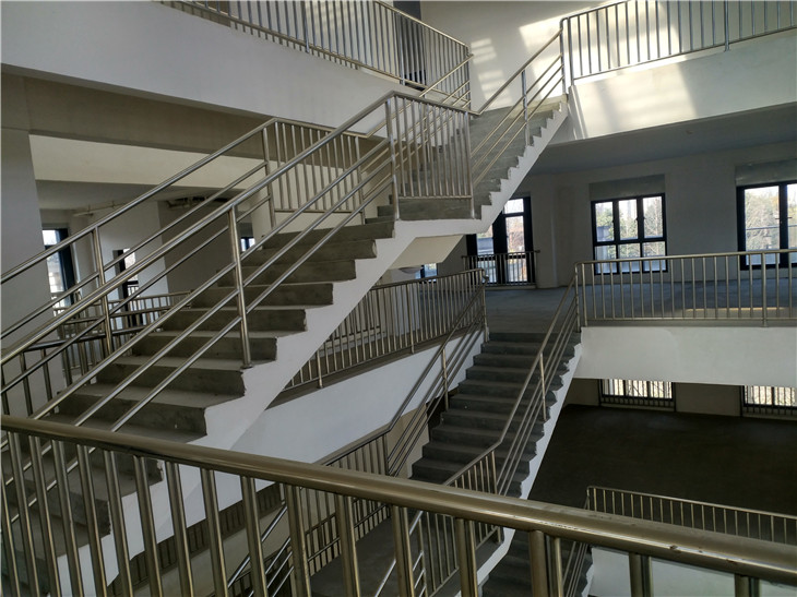 成都現澆樓梯拆除清運別墅室內裝修拆除