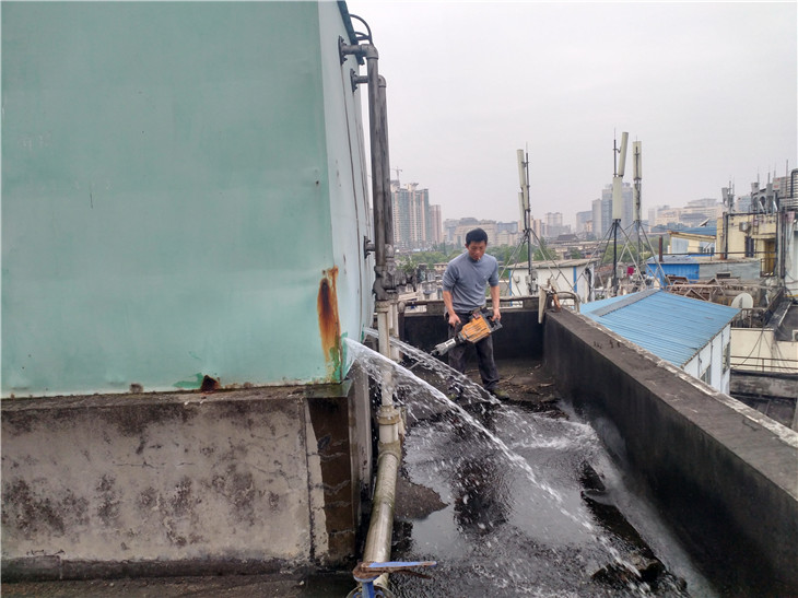 酒店拆除多少錢一平方?成都專業戰狼拆除酒店拆除清運