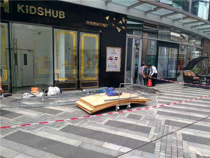 銀泰in99拆除打圍施工