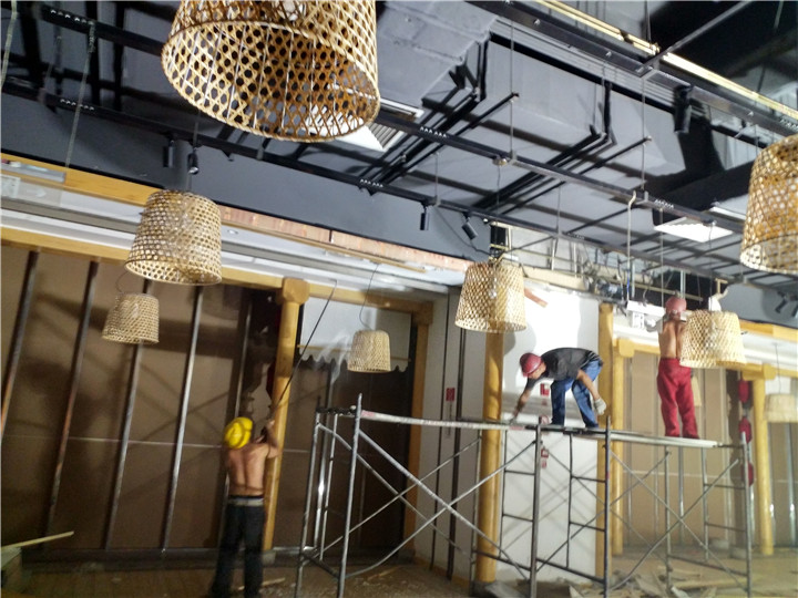 成都環(huán)球中心順興美食街拆除清運戰(zhàn)狼拆除施工案例