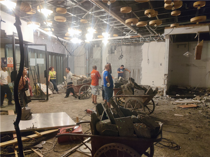 成都商場店鋪拆除費用大悅城一品小龍商場店鋪拆除清運案例