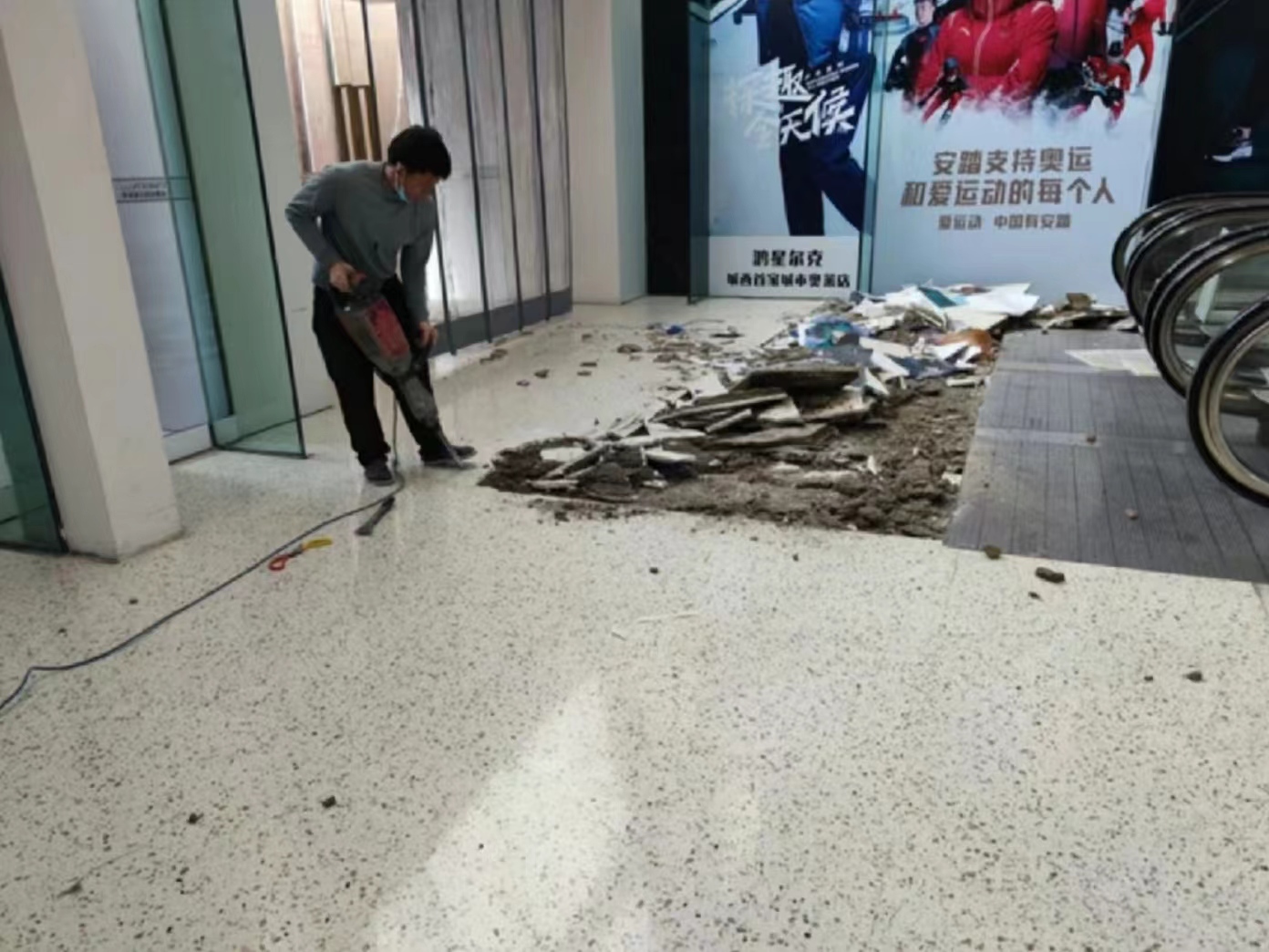 成都新城市廣場店鋪拆除|商場拆除多少錢一平?成都拆除團隊